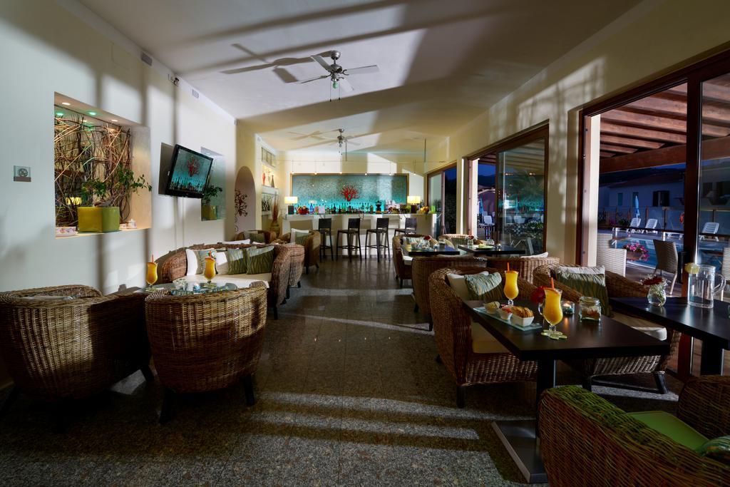Hotel Corallo Isola Rossa Εξωτερικό φωτογραφία