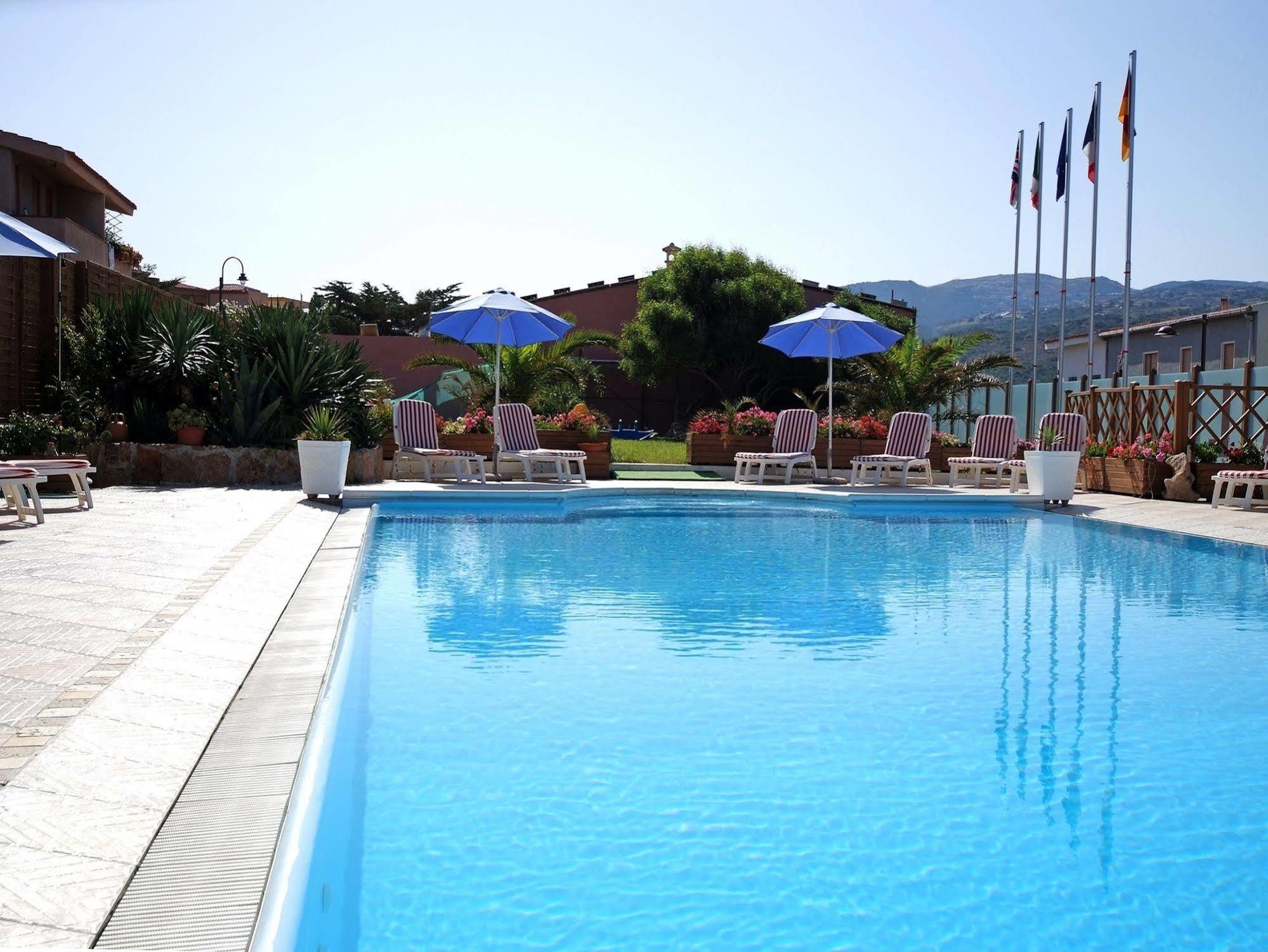 Hotel Corallo Isola Rossa Εξωτερικό φωτογραφία