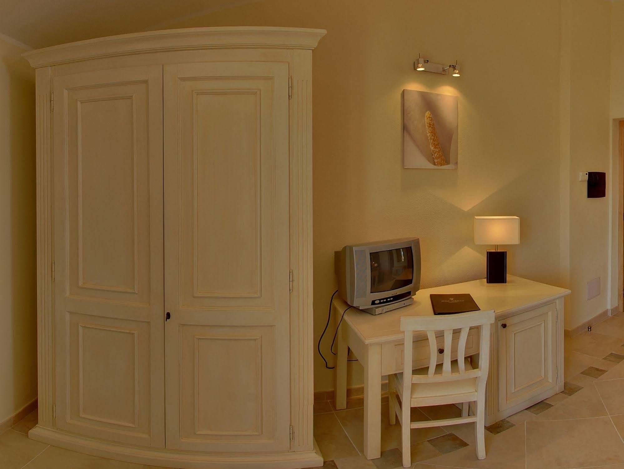 Hotel Corallo Isola Rossa Εξωτερικό φωτογραφία
