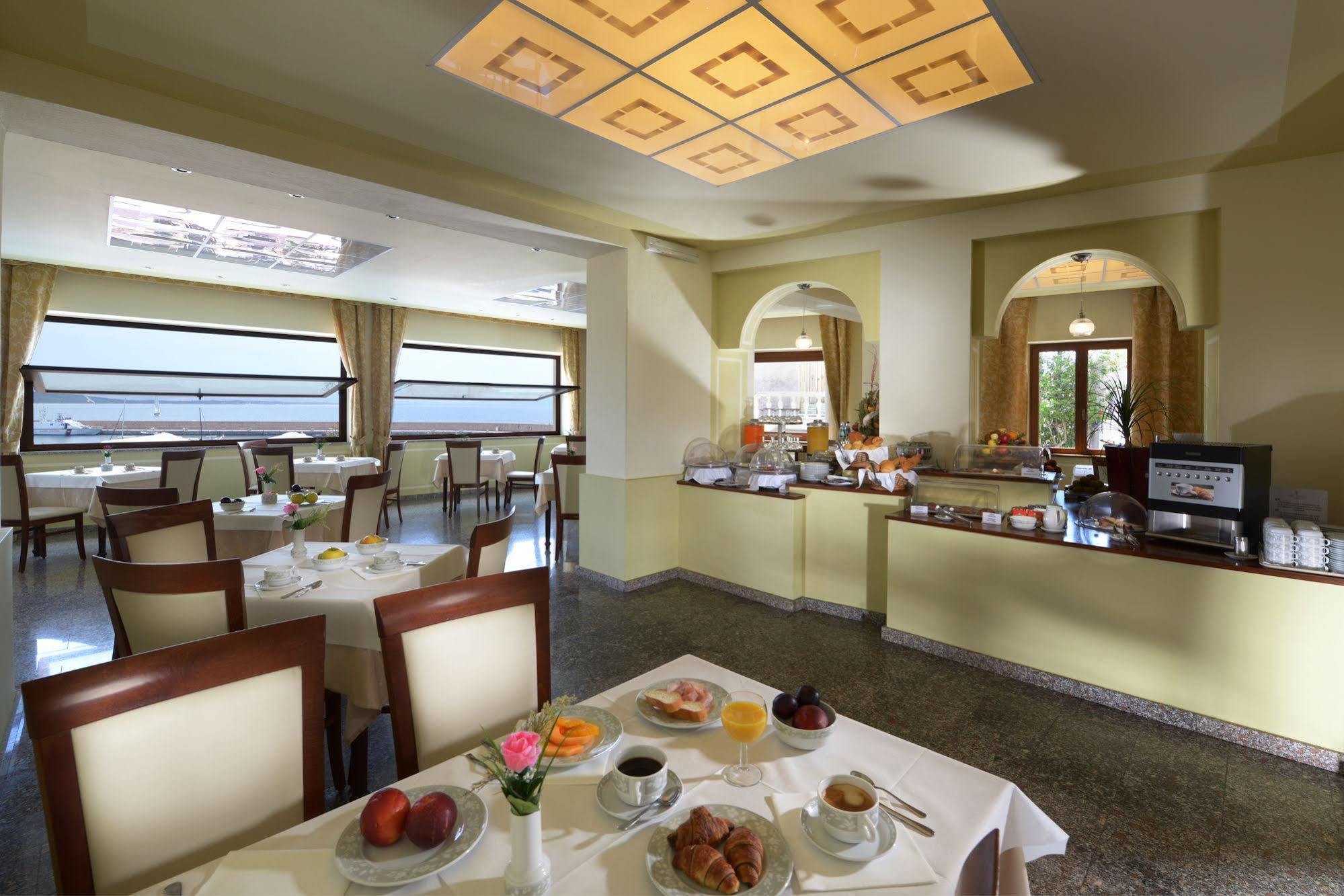 Hotel Corallo Isola Rossa Εξωτερικό φωτογραφία