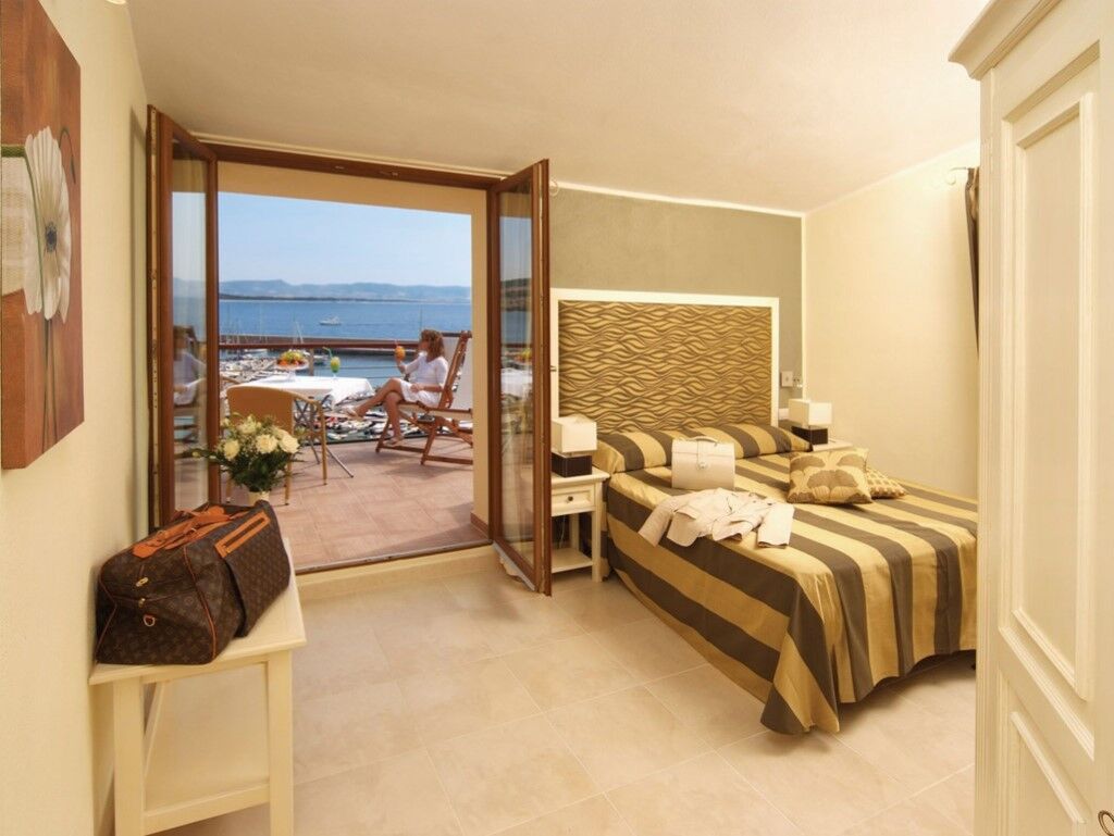 Hotel Corallo Isola Rossa Εξωτερικό φωτογραφία